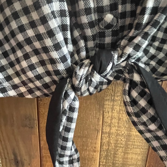 Girls 11/12 Abercrombie kids button down tie bottom crop top. - Picture 4 of 4